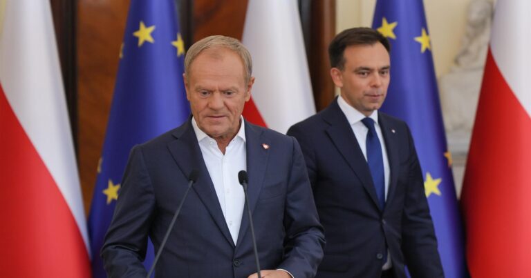 Andrzej Domanski attacking Karol Nawrocki