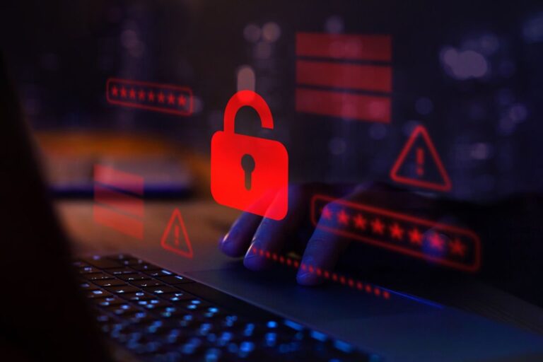 AI przyspiesza cyberatakami zagrożając rynkom finansowym i sektorom krytycznym, ale strategie bezpieczeństwa cyfrowego mogą z