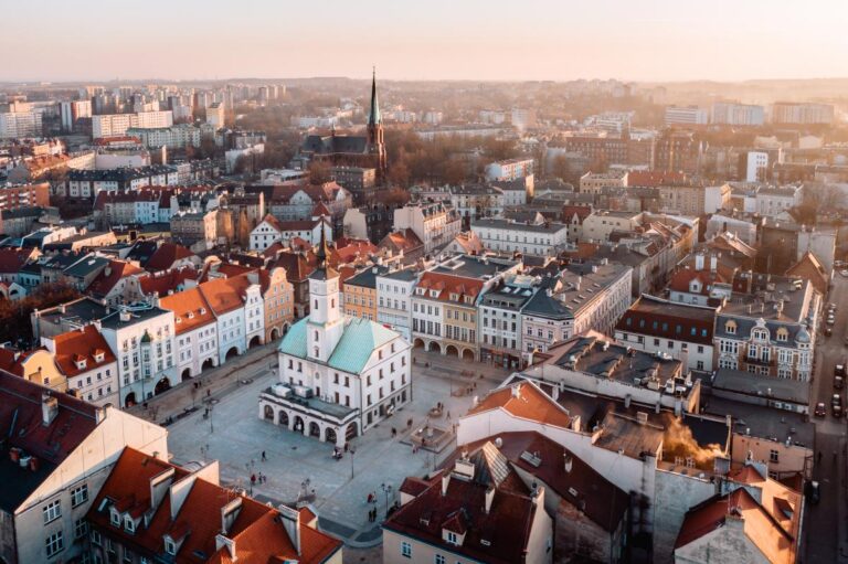 Gliwice: Miasto Wybiera Elektromobylizm - Infrastruktura elektryczna i nowoczesne technologie transportu w kraju.