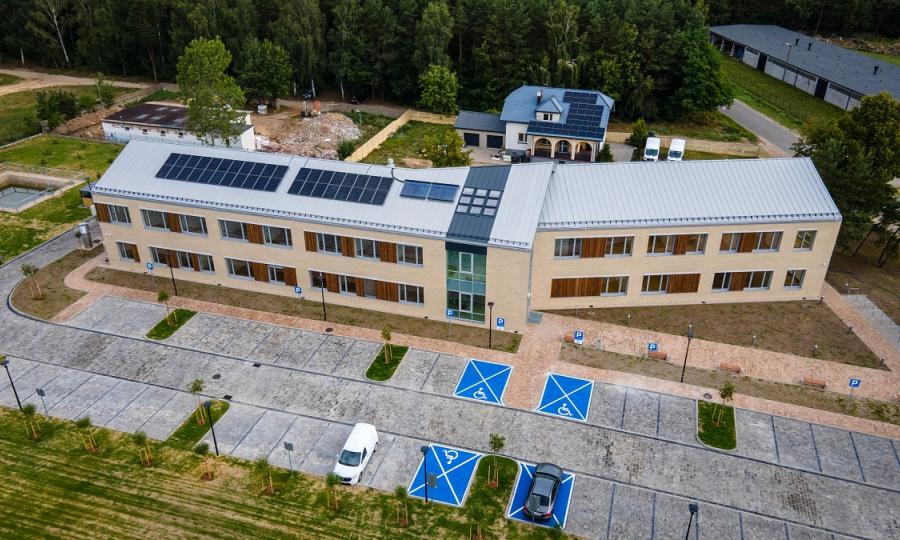 Budynek pasywny Urzędu Gminy w Wartkowicach - innowacyjna realizacja architektury zrównoważonej.