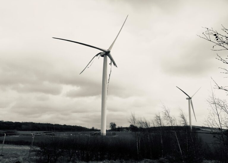 Wypadek w turbinie wiatrowej w Kaliszewie - niebezpieczeństwo dla energii odnawialnej