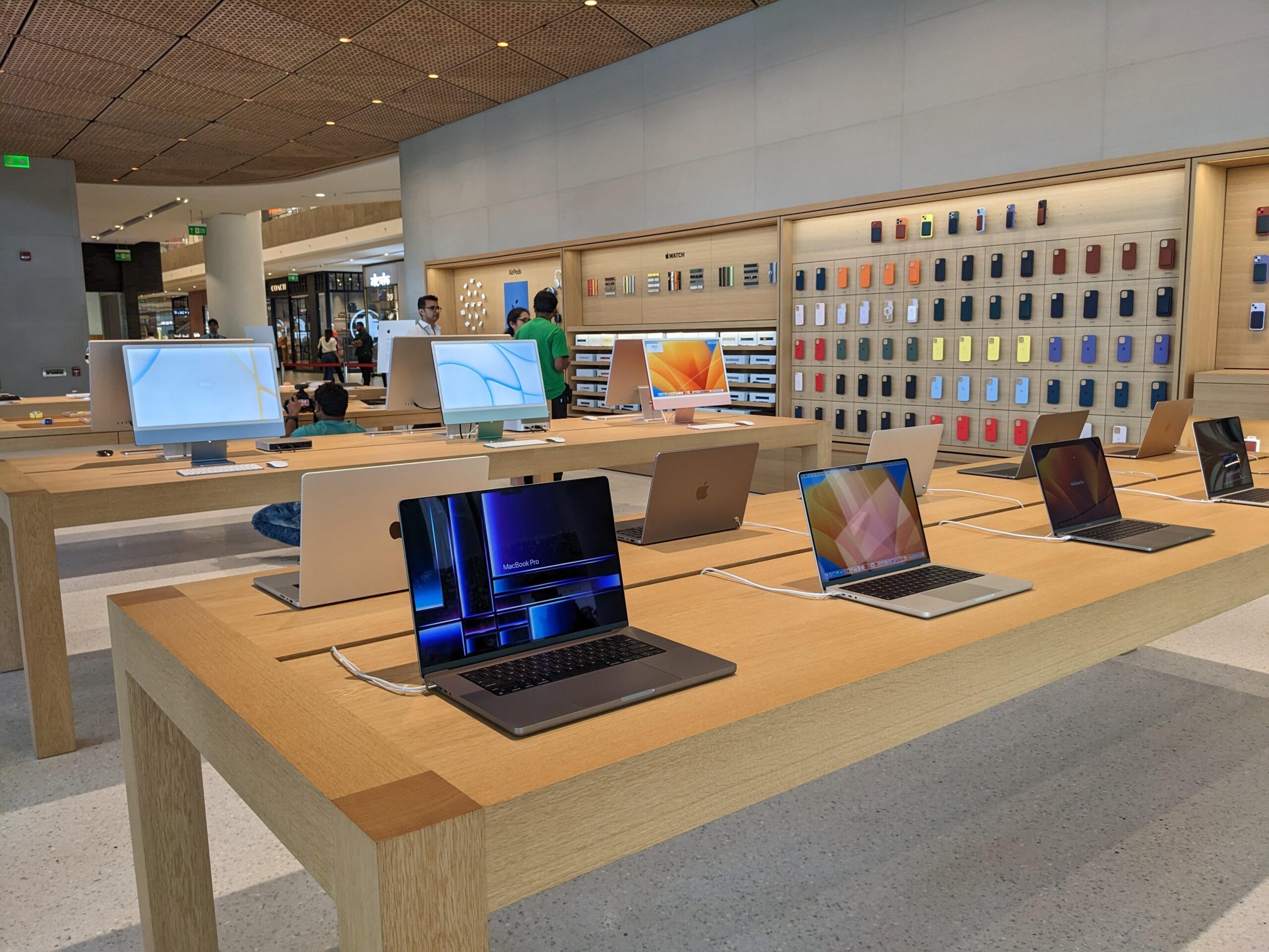 apple iphone 18 wyzwanie ai optymalizacja zasobów sprzętowych dla inteligencji人工翻译：

苹果iPhone 18 AI挑战：优化硬件资源以满足计算需求，长度超过限制，尝试
