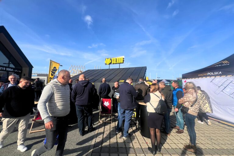 Firma KMW Inwest odbiera nagrodę za Najlepszy Produkt Roku na Inowrocławskiej Wystawie Gospodarczej.