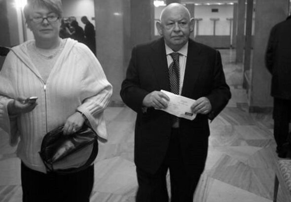 68-letnia Małgorzata przed sądem o kosztach ogrzewania drewnianej residencji.