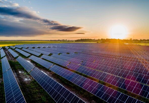 Miliardy na fotowoltaikę i magazyny energii: nowe trendy i zmiany prawne w sektorze zielonym