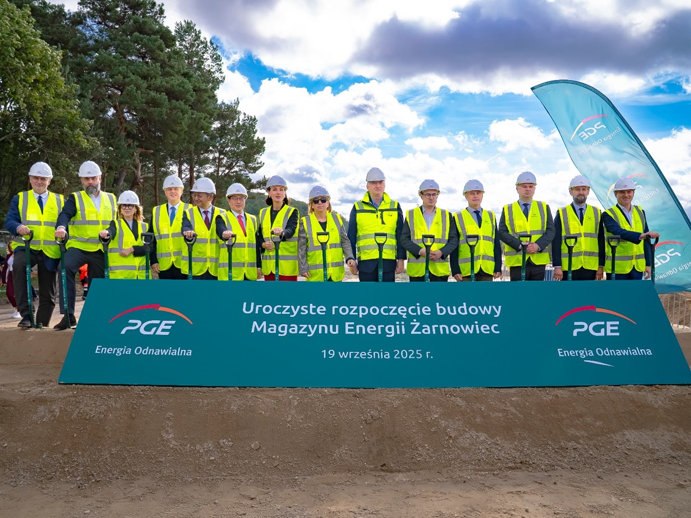 Transformacja polskiej energetyki od Żarnowca do nowoczesnych magazynów energii.