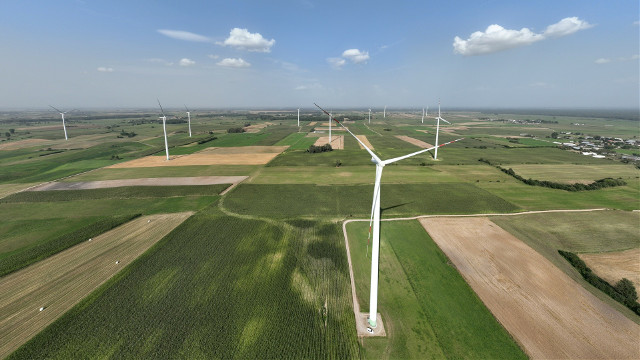 Podwojenie mocy farmy wiatrowej w kierunku rozwoju energii odnawialnej.