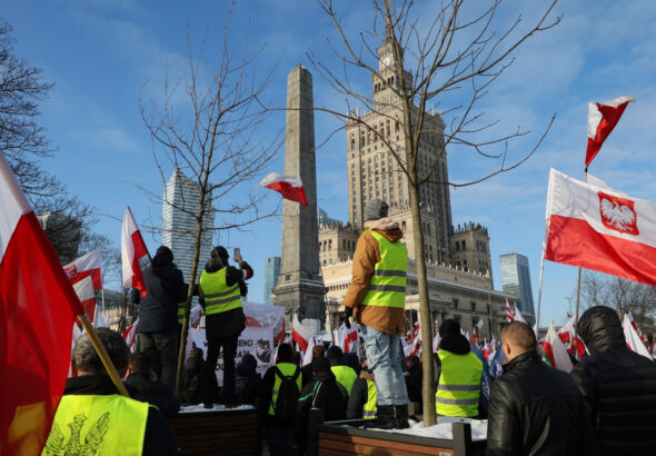 protest mieszkanncy przeciwko budowie wielkiej wiezy magazynu energii вызывает следующий ответ, основанный на предоставленном