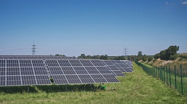 Instalacje fotowoltaiczne w Wielkiej Brytanii generują rekordową ilość energii słonecznej.